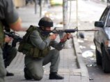 На Западном берегу Иордана застрелен палестинец, бросавший "коктейли Молотова" в машины с израильскими номерами