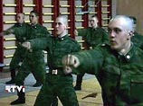 В армии РФ начался эксперимент по проверке физподготовки. Среди
новых упражнений - плавание с раздеванием в воде В армии РФ начался эксперимент по проверке физподготовки. Среди
новых упражнений - плавание с раздеванием в воде