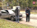 Как сообщает телеканал ТВЦ, черный тонированный Mercedes был остановлен инспекторами ГИБДД в 7 утра в четверг на северо-западе Москвы