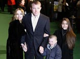 Гай Ричи получит от бывшей жены Мадонны более 100 млн долларов
Гай Ричи получит от бывшей жены Мадонны более 100 млн долларов