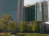 Муссируется информацию о том, что сотрудники "Сбербанка" обращаются к клиентам других банков с предложениями переходить на обслуживание к ним или в госбанки вообще, поскольку положение коммерческих банков неустойчиво Муссируется информацию о том, что сотрудники "Сбербанка" обращаются к клиентам других банков с предложениями переходить на обслуживание к ним или в госбанки вообще, поскольку положение коммерческих банков неустойчиво