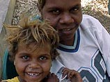 Австралийские аборигены от тоски и невзгод стали чаще нюхать бензин в своих общинах 
