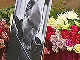 Памятник Мстиславу Ростроповичу откроют на Новодевичьем кладбище Памятник Мстиславу Ростроповичу откроют на Новодевичьем кладбище