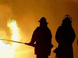Сильный пожар случился у метро "Текстильщики":  горели павильоны вещевого рынка