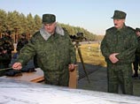 Президент Белоруссии Александр Лукашенко принял участие в военных учениях "Осень-2008" как главнокомандующий Вооруженными силами республики