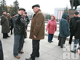 В Барнауле пенсионеры осадили краевую администрацию, требуя вернуть льготные проездные