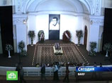 Народный артист СССР, легендарный певец Муслим Магомаев предан земле на Аллее почетного захоронения в Баку. В последний путь Муслима Магомаева проводили аплодисментами