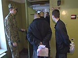 При этом, в целом по "населению" СИЗО всех категорий пропорция обратная - 70 процентов находятся под следствием по обвинению в совершении тяжких и особо тяжких преступлений, а около 30 процентов - за мелкие правонарушения При этом, в целом по "населению" СИЗО всех категорий пропорция обратная - 70 процентов находятся под следствием по обвинению в совершении тяжких и особо тяжких преступлений, а около 30 процентов - за мелкие правонарушения