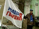 "Молодая гвардия" требует отловить и выслать из России гастарбайтеров, отнимающих работу у россиян "Молодая гвардия" требует отловить и выслать из России гастарбайтеров, отнимающих работу у россиян