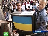С 1 ноября 2008 года украинские кабельные операторы прекращают ретрансляцию неадаптированных к местному законодательству телеканалов - в том числе российских