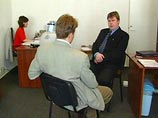 В России в связи с кризисом начинаются массовые увольнения. Многие предприятия пытаются уменьшить затраты и экономят за счет собственных сотрудников В России в связи с кризисом начинаются массовые увольнения. Многие предприятия пытаются уменьшить затраты и экономят за счет собственных сотрудников