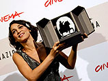 "Лучшей актрисой" заслуженно названа Донателла Финоккьяро, сыгравшая женщину-мафиози в итальянской картине "Джентльмены"