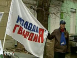 Движение "Молодая гвардия" "Единой России" провело акцию с требованием сократить квоты для трудовых мигрантов