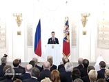 Это первое обращение к парламенту для Медведева, вступившего в должность президента 7 мая Это первое обращение к парламенту для Медведева, вступившего в должность президента 7 мая