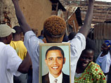 Естественно, не могли проигнорировать это событие жители маленькой деревни Когело на западе страны, где родился Обама-старший. В Когело был поставлен огромный экран, по которому в реальном времени можно было наблюдать за ходом голосования в США