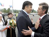 Продав Грузии оружие с 20-процентной скидкой, президент Украины Виктор Ющенко заработал "подарок" - два бронированных внедорожника Land Rover ценой более 100 тысяч долларов каждый, на которых ездят сам глава государства и его приближенные