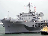 Штабной корабль ВМС США зашел в Севастополь: украинцы встретили моряков плакатами "Янки, гоу хоум"