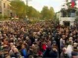 Собравшиеся протестуют против режима нынешнего президента Грузии Михаила Саакашвили и требуют проведения досрочных выборов