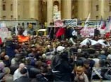 Грузинская оппозиция проводит массовый митинг, обещая, что он закончится только с отставкой Саакашвили Грузинская оппозиция проводит массовый митинг, обещая, что он закончится только с отставкой Саакашвили