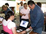 Чавес считает, что оппозиция попытается на предстоящих выборах добиться победы в главных штатах и городах, чтобы в последующем отстранить его от власти Чавес считает, что оппозиция попытается на предстоящих выборах добиться победы в главных штатах и городах, чтобы в последующем отстранить его от власти