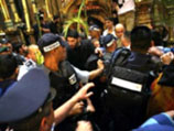 Спецназу израильской полиции пришлось войти в Храм Гроба Господня в Иерусалиме, чтобы разнять массовую драку между местными священнослужителями