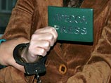 Единороссы могут расширить права журналистов, в частности, предоставив им право отказываться от дачи свидетельских показаний, какое сейчас есть у адвокатов и священников, и отменив наказание в виде лишения свободы за клевету и оскорбления Единороссы могут расширить права журналистов, в частности, предоставив им право отказываться от дачи свидетельских показаний, какое сейчас есть у адвокатов и священников, и отменив наказание в виде лишения свободы за клевету и оскорбления