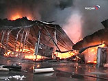 Сильный пожар на строительном рынке "Каширский двор" на юге Москвы. Рухнул один павильон