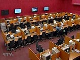 Торги по инструменту доллар/рубль на единой торгов сессии (ЕТС) расчетами "завтра" на ММВБ во вторник открылись заметным ценовым разрывом вверх на отметке 27,1 рубля, что на 24 копейки превышает уровень закрытия предшествующего торгового дня Торги по инструменту доллар/рубль на единой торгов сессии (ЕТС) расчетами "завтра" на ММВБ во вторник открылись заметным ценовым разрывом вверх на отметке 27,1 рубля, что на 24 копейки превышает уровень закрытия предшествующего торгового дня