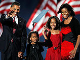 Лора Буш и Мишель Обама с особым вниманием осмотрели будущие комнаты дочерей избранного президента - 10-летней Малии и 7-летней Саши. Они станут самыми юными обитательницами Белого дома со времен Кеннеди
