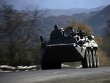 В момент взрыва там проезжала колонна из трех БТРов с военнослужащими дислоцируемого в станице Троицкая мотострелкового полка В момент взрыва там проезжала колонна из трех БТРов с военнослужащими дислоцируемого в станице Троицкая мотострелкового полка