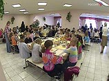 Молоко в российских школах может стать партийным: "Единая Россия" готова следить, как питаются дети Молоко в российских школах может стать партийным: "Единая Россия" готова следить, как питаются дети