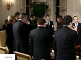 "Сегодня вечером президент Буш на рабочем ужине в Белом доме приветствовал лидеров государств-членов G20 вместе с главами ключевых международных организаций" "Сегодня вечером президент Буш на рабочем ужине в Белом доме приветствовал лидеров государств-членов G20 вместе с главами ключевых международных организаций"