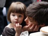 Дочь актеров Тома Круза и Кэти Холмс Сури обошла по популярности детей Джоли-Питт