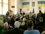 Депутаты Донецкого городского совета на сессии в пятницу единогласно потребовали от Национального совета Украины по вопросам телевидения и радиовещания отмены решения о прекращении ретрансляции в стране российских телевизионных каналов и телепрограмм Депутаты Донецкого городского совета на сессии в пятницу единогласно потребовали от Национального совета Украины по вопросам телевидения и радиовещания отмены решения о прекращении ретрансляции в стране российских телевизионных каналов и телепрограмм
