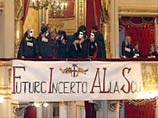 Музыканты и хористы, члены профсоюза Fials миланского театра La Scala, продолжают забастовку, которая, как они говорят, может продлиться год