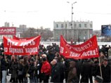 В то же время более 3 тысяч человек приняли в субботу во Владивостоке участие в санкционированном митинге протеста против возможного повышения в России таможенных пошлин на подержанные иномарки старше пяти лет