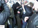 В столице Исландии демонстранты требуют отставки правительства. Полиция применила силу В столице Исландии демонстранты требуют отставки правительства. Полиция применила силу