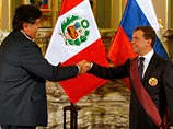 Глава российского государства Дмитрий Медведев, находящийся с визитом в Перу, получил в понедельник из рук президента этой страны ее высшую награду - орден "Солнце Перу"