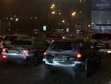 Московские водители переживают очередной снегопад. Столица встала намертво