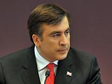 "Власти Саакашвили уже упаковали чемоданы и надеются сбежать из страны с надеждой, что накраденным и награбленным они смогут спокойно и обеспеченно жить за границей, - цитирует политика портал "Грузия Online"