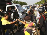 Оппозиция разогнала кордоны полиции у аэропорта Бангкока Оппозиция разогнала кордоны полиции у аэропорта Бангкока