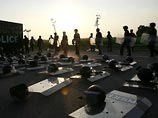 Оппозиция разогнала кордоны полиции у аэропорта Бангкока Оппозиция разогнала кордоны полиции у аэропорта Бангкока