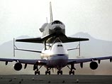 Непривлекательность этого запасного места приземления "челноков" состоит в том, что из Калифорнии шаттлам приходится возвращаться во Флориду "на спине" специально оборудованного Boeing-747