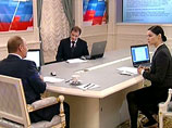 Путин выполнит обещание сохранить традицию прямого теледиалога с россиянами - только теперь она пройдет не в президентском, а в "партийно-премьерском" формате общения Путин выполнит обещание сохранить традицию прямого теледиалога с россиянами - только теперь она пройдет не в президентском, а в "партийно-премьерском" формате общения