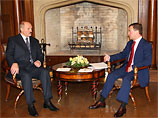 25 октября, прошла встреча президентов России и Белоруссии Дмитрия Медведева и Александра Лукашенко, после которой пресс-служба Кремля сообщила о переносе заседания госсовета на начало декабря