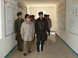 На новых снимках Ким Чен Ир "опровергает" слухи о параличе: он хлопает в ладоши