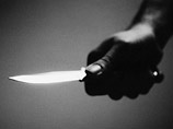 Кияшко достал нож и бросился к Яне с требованием денег и ценностей. "Мы не знаем! - заплакала девочка. - Дядя, отпустите!" Кияшко достал нож и бросился к Яне с требованием денег и ценностей. "Мы не знаем! - заплакала девочка. - Дядя, отпустите!"