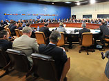 На открывающейся сегодня в Брюсселе двухдневной встрече министров иностранных дел стран-членов НАТО Россия и альянс готовы возобновить сотрудничество, сообщают источники в военном руководстве РФ