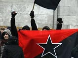 Коалиция радикальных левых сил (СИРИЗА) и Компартия Греции (КПГ) провели раздельные митинги и марши по центральным улицам города в связи с убийством в субботу полицейским 15-летнего подростка