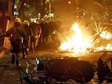Новая волна беспорядков в Афинах: молодежь подожгла театр, гостиницу и громит магазины
Новая волна беспорядков в Афинах: молодежь подожгла театр, гостиницу и громит магазины